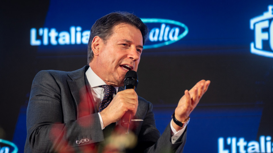 Referendum: Conte, no ai tentativi di accelerare i tempi, firma contro la casta