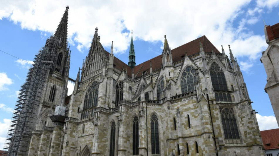 Betrüger erbeuten in Regensburg fast hunderttausend Euro mit Unfalllüge