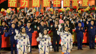 Trois Chinois de retour d'un séjour record dans l'espace