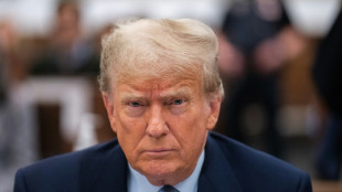 Corte dos EUA suspende ordem de sil&ecirc;ncio contra Trump, &agrave; espera de argumentos