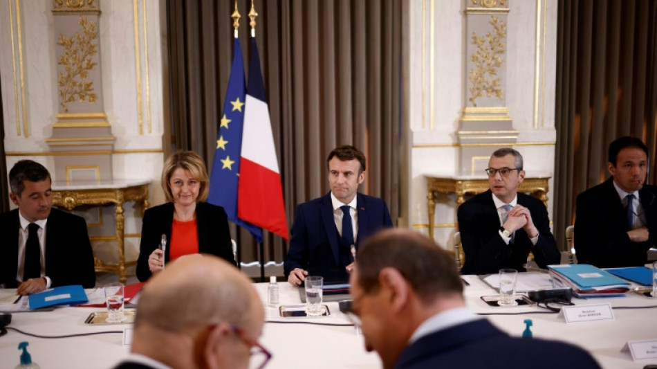 Présidentielle: Macron concentré sur l'Ukraine, les candidats reçus à Matignon