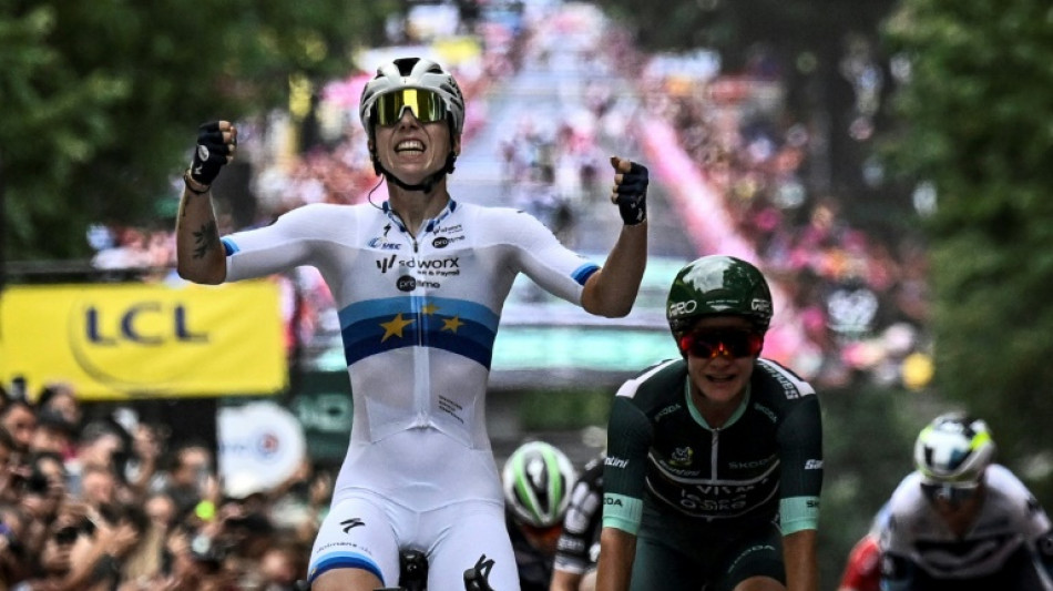 Tour de France femmes: Vollering chute et inqui&egrave;te, Wiebes triomphe