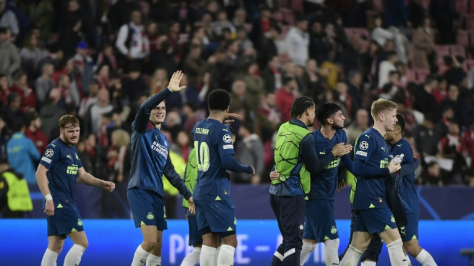 Sevilla perde em casa para PSV (3-2) e diz adeus &agrave; Champions