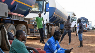 Carburant de "sang": ces chauffeurs routiers qui d&eacute;fient la mort pour ravitailler Bamako 