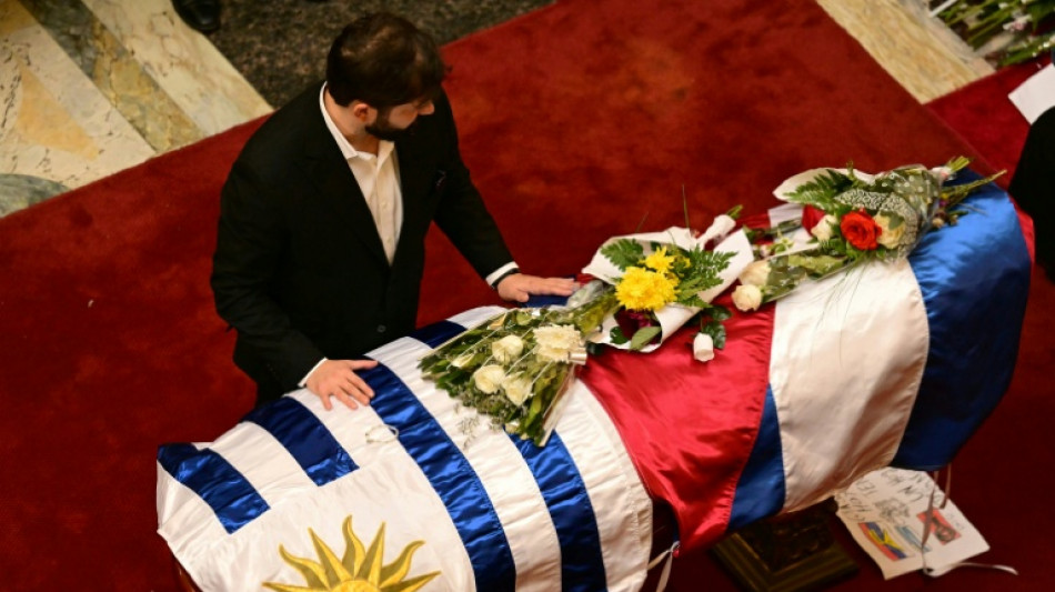 Lula y Boric se suman a miles de uruguayos en el &uacute;ltimo adi&oacute;s a Mujica