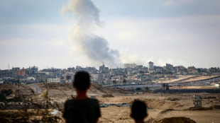 Novos bombardeios israelenses atingem Gaza e 450 mil fogem em Rafah