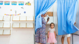 Roumanie: le candidat d'extrême droite en tête du premier tour de la présidentielle