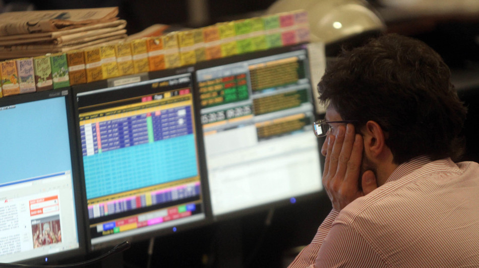 Borsa: Milano cede con l'Europa (-2,7%), gi&ugrave; Stm e i chip