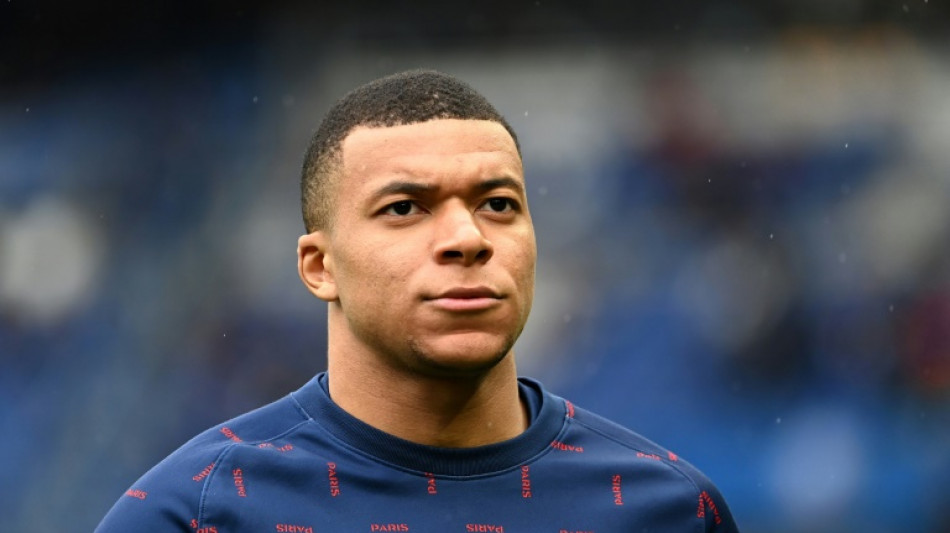 PSG fans whistle their players, with exception of Mbappe