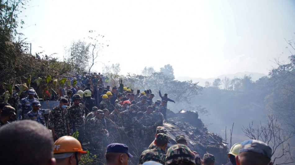 Au moins 67 morts dans un accident d'avion au Népal 