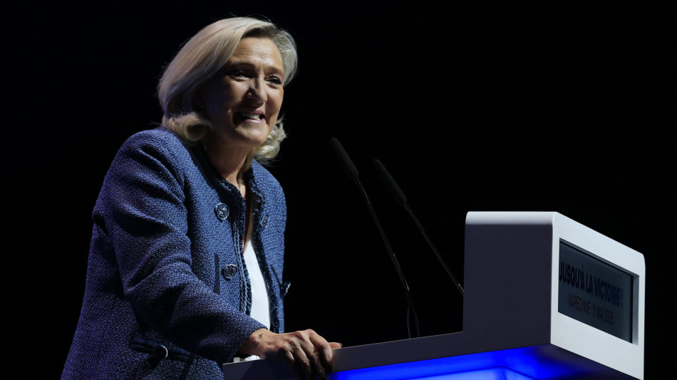 Le Pen largamente in testa nel caso di elezioni anticipate