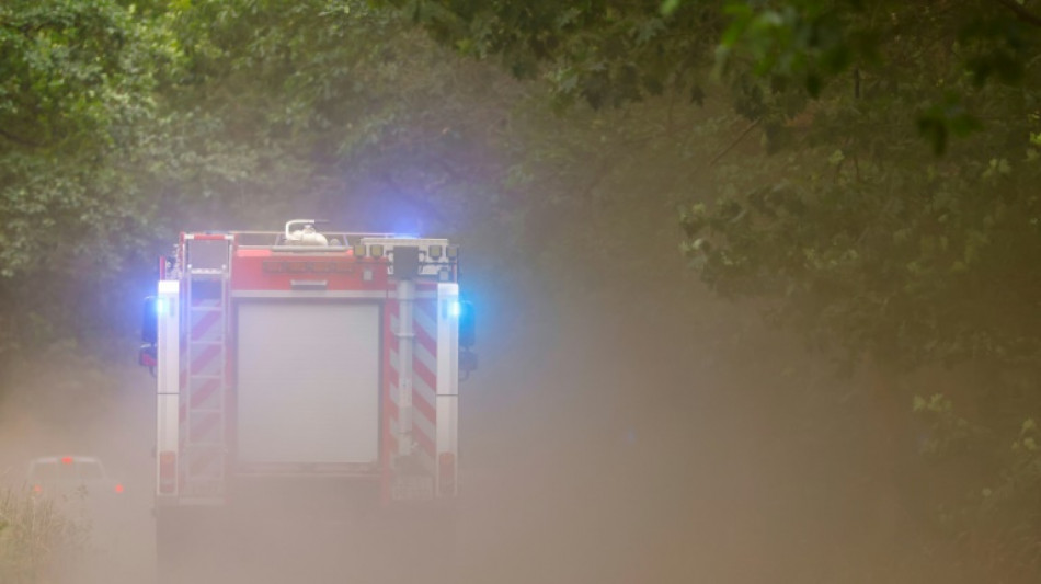 Einsatzkräfte kämpfen weiter gegen Waldbrand bei Jüterbog in Brandenburg