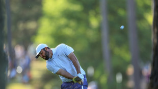 Golf: Scheffler weint und führt, Woods erlebt Masters-Horror
