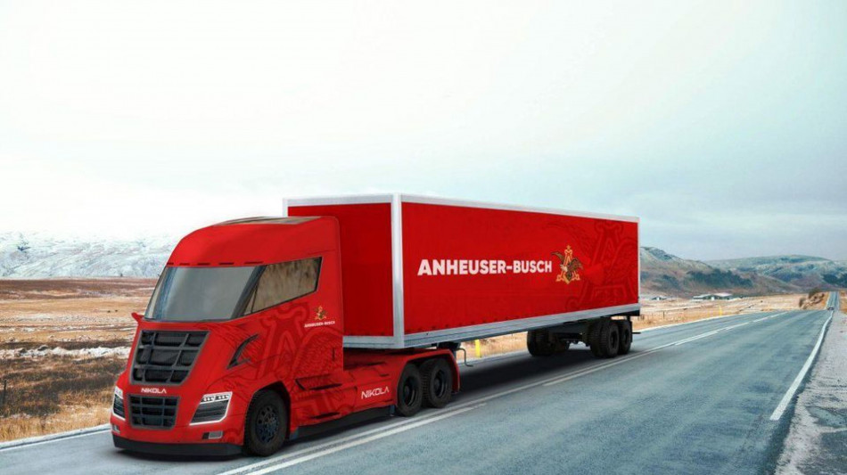 Trump, dal primo ottobre dazi al 25% sull'import di camion