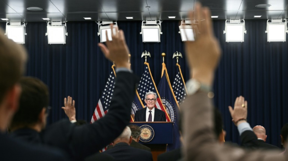 Desafiada por Trump, la Fed mantiene las tasas y alerta del riesgo inflacionario