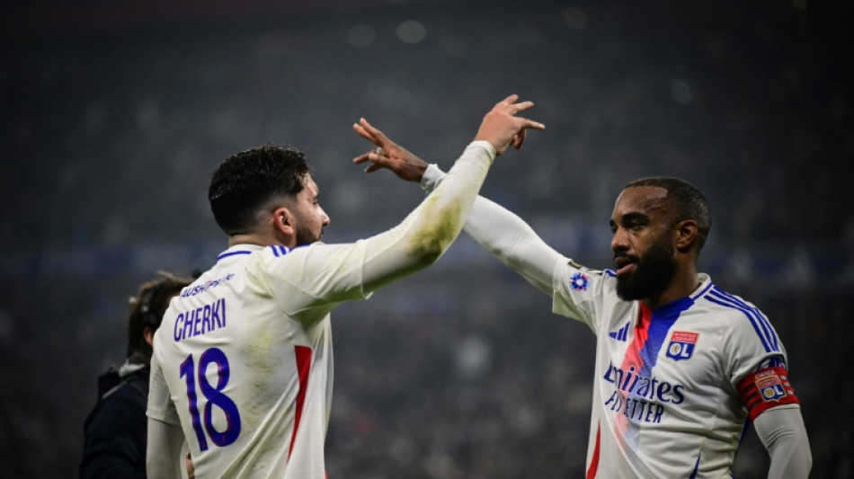 Ligue 1: menac&eacute; de r&eacute;trogradation, l'OL regarde droit devant 