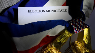 Municipales: les &eacute;lecteurs votent au second tour &agrave; haut suspense