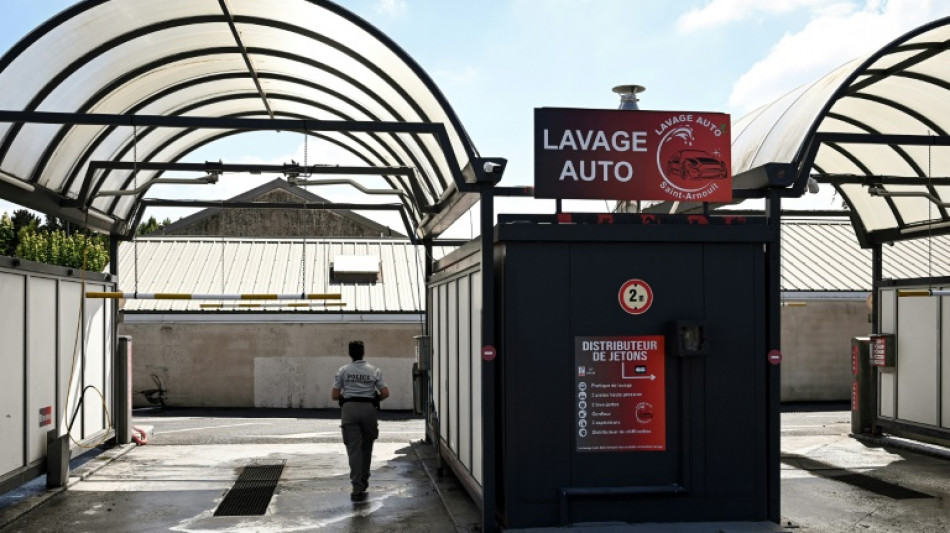 Lavage automobile: les interdictions s'&eacute;tendent, beaucoup de stations restent ouvertes