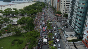 Dernier hommage &agrave; Pel&eacute; au Br&eacute;sil: cort&egrave;ge fun&egrave;bre dans les rues de Santos