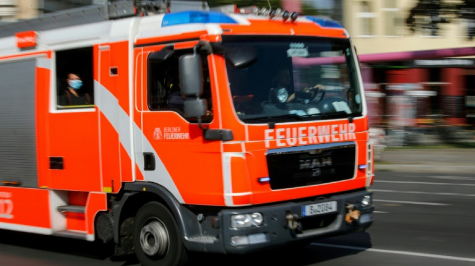 Feuerwehr muss kollabierte Seniorin vom Alten Peter in München abseilen 