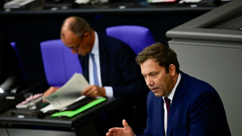 Klingbeil verteidigt Haushalt im Bundestag - und mahnt Reformen an