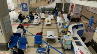 China renuncia a sus controvertidas estad&iacute;sticas del covid