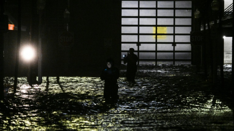 El "extremadamente peligroso" hurac&aacute;n Milton toca tierra y azota la costa de Florida