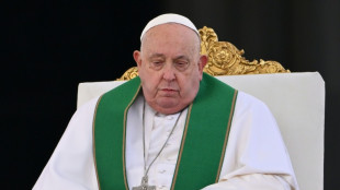 Papa, que est&aacute; hospitalizado, sofre de pneumonia bilateral