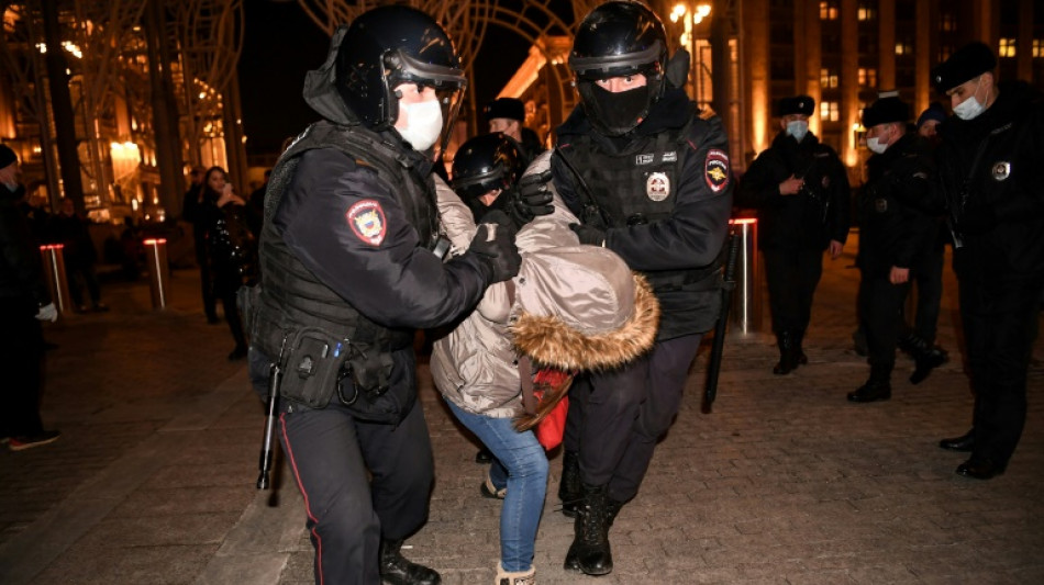 Más de 2.500 detenciones en Rusia en protestas contra la intervención en Ucrania (ONG)