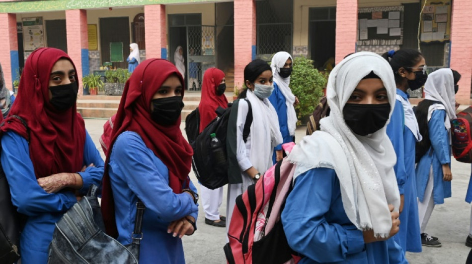 Students ordered to wear masks in smog-hit Lahore