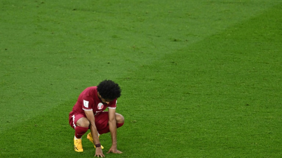 Mondial: le Qatar &eacute;limin&eacute;, son s&eacute;lectionneur en difficult&eacute;