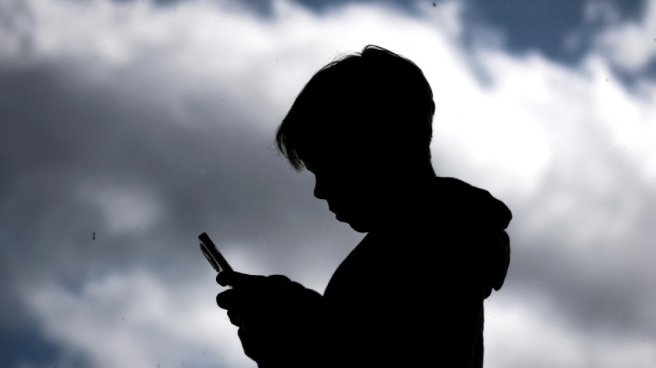 La UE se plantea prohibir el acceso de los menores a las redes sociales