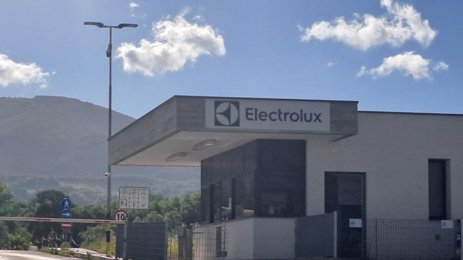 Elextrolux, Mimit al lavoro per l'estensione ai Comuni del tavolo del 25/5