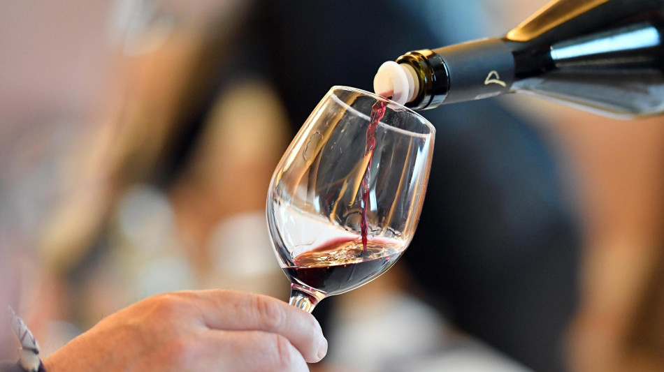 Ue, 'al lavoro su esenzioni dazi, per il vino serve tempo'
