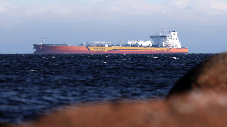 Ft, Trump valuta sanzioni a flotta ombra petroliere russe