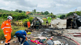 Acidente de &ocirc;nibus deixa pelo menos 32 mortos em Minas Gerais