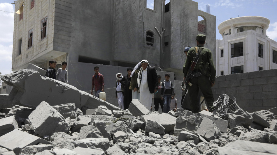 Houthi, '30 morti nei raid Usa, colpito centro migranti'