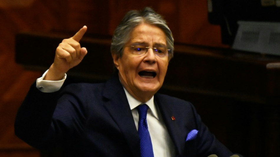 Presidente do Equador, ameaçado de destituição, dissolve o Congresso