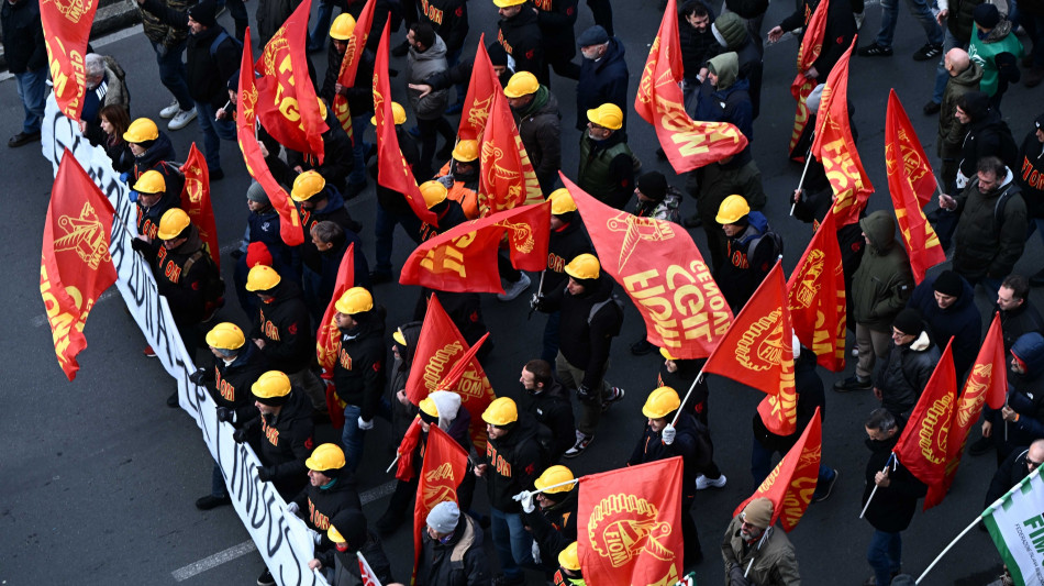 Tensioni al corteo ex Ilva. Urso l'11 in Senato sul decreto