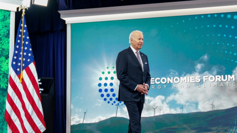 Biden afirma que el cambio a energ&iacute;as renovables es un asunto de seguridad nacional