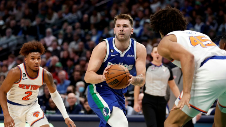 NBA: &agrave; Dallas, l'&eacute;blouissant Doncic suit la voie du mentor Nowitzki