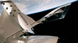 Virgin Galactic realiza primeiro voo espacial comercial