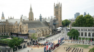 Sarg der Queen in Prozession durch London gefahren