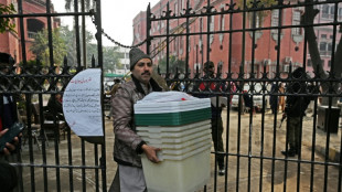 Pakistan: les candidats de Khan en t&ecirc;te, selon des sondages t&eacute;l&eacute;vis&eacute;s non officiels