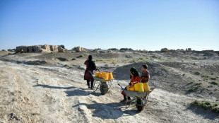 Seca e inundações repentinas forçam afegãos a abandonar suas casas
