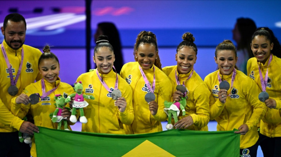 Brasil conquista prata in&eacute;dita por equipes no Mundial de Gin&aacute;stica