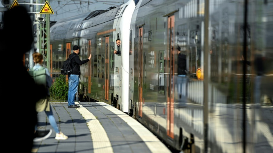 39-Jähriger fährt in Schleswig-Holstein zehn Kilometer außen an Zug mit