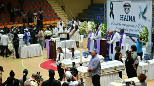 Discothèque effondrée: une "douleur" qui "ne se calme pas", lors de funérailles collectives