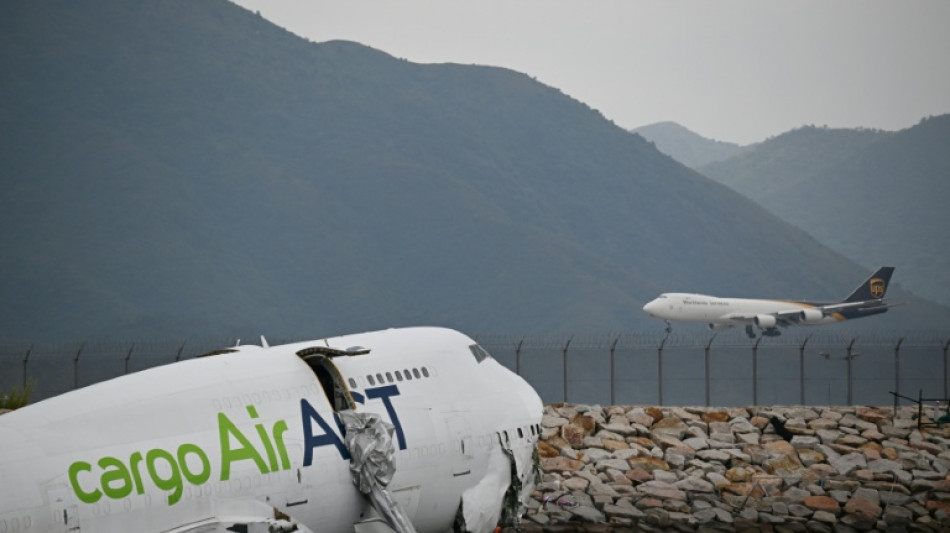 Un avion-cargo quitte la piste &agrave; Hong Kong: deux morts