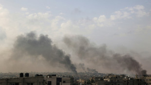 Defesa Civil de Gaza anuncia novo bombardeio israelense contra deslocados; Israel nega